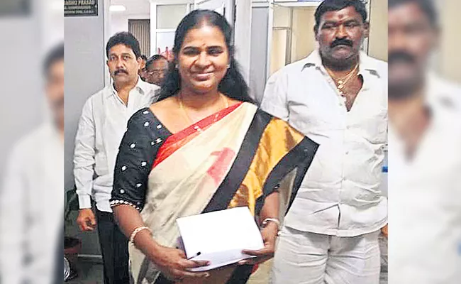 Banda Karthika Reddy Nomination in Secunderabad Rebel - Sakshi