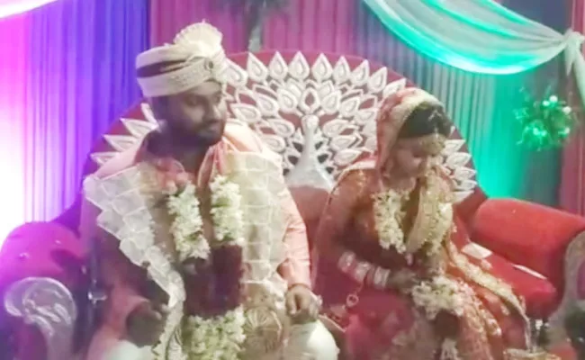 Delhi Groom Completes Wedding Rituals Even Get Shot On Shoulder - Sakshi