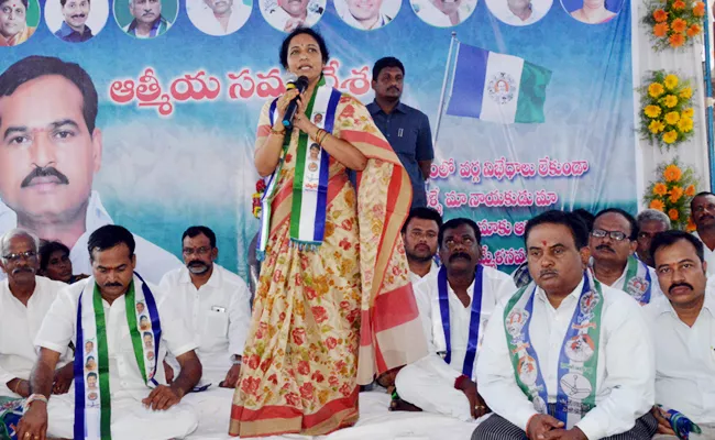 Gowru Charitha Reddy Slams TDP In Kurnool - Sakshi