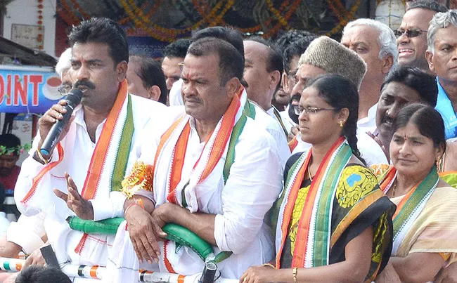 BC Leader Thipparthi Saidulu Goud Rejoined In Congress Party - Sakshi