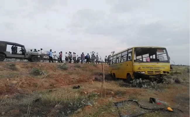 School Bus Roll Overed In Pit Anantapur - Sakshi