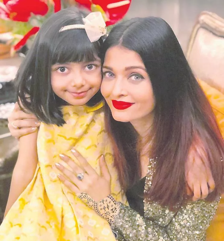 Aaradhya Bachchan's this special gift makes Aishwarya Rai Bachchan emotional - Sakshi