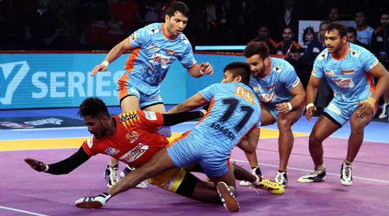 Patna Pirates beats tamil thailavas - Sakshi