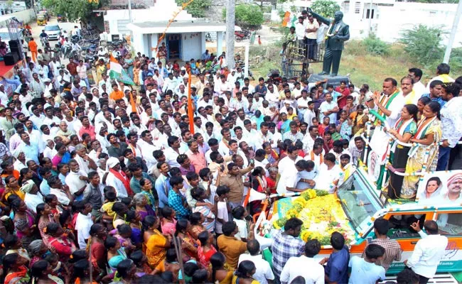 Telangana Election Komatireddy Venkat Reddy Fair KCR Nalgonda - Sakshi