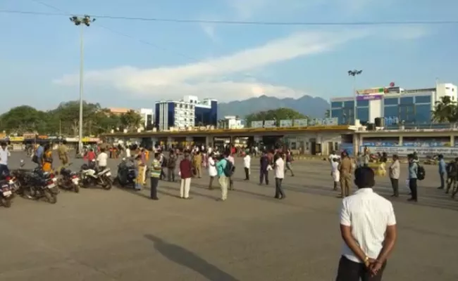 Kerala Police Misbehaviour With Pon Radhakrishnan BJP Calls Kanyakumari Bandh - Sakshi