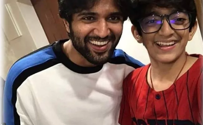 Raviteja Son Mahadhan Meets Vijay Devarakonda - Sakshi