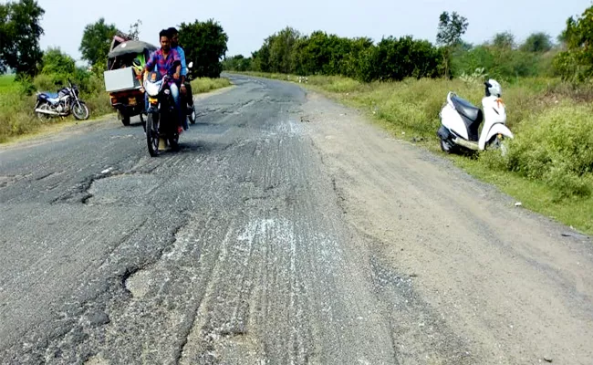 Damage Highway Roads in Prakasam - Sakshi