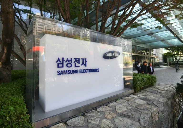 Samsung apologises to workers for cancer caused by its factories - Sakshi