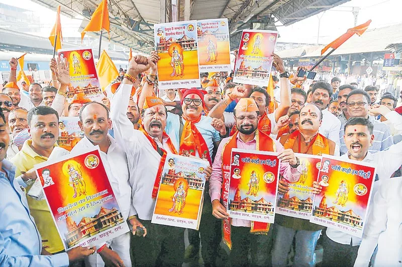 Shiv Sena's left from Thane for Ayodhya - Sakshi