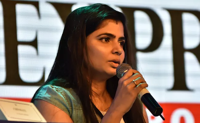  Chinmayi takes on Radha Ravi, says she's lifetime member of dubbing union - Sakshi