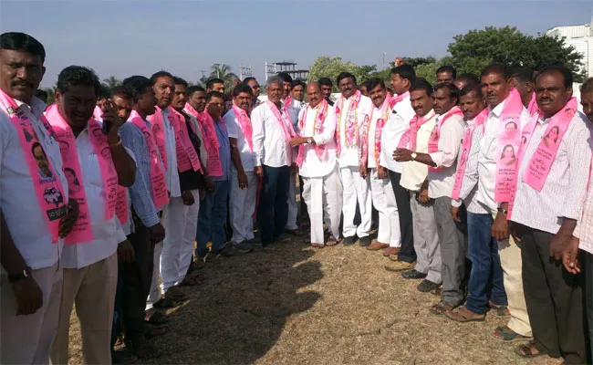 TRS Election Campaign Bajireddy Govardanreddy In Nizambad - Sakshi