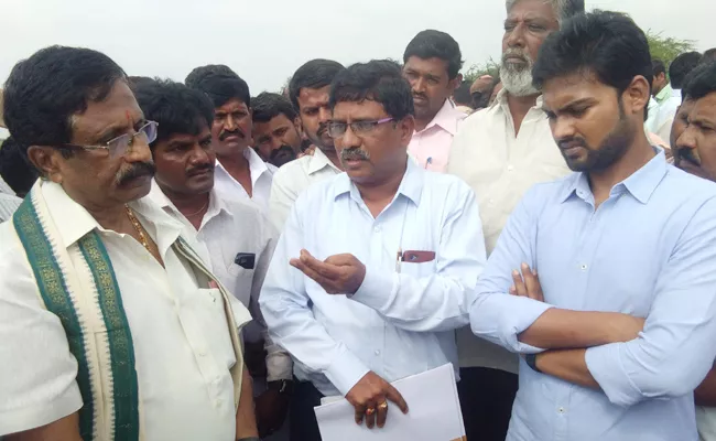 Shivaram Reddy Slams Payyavula Keshav Anantapur - Sakshi