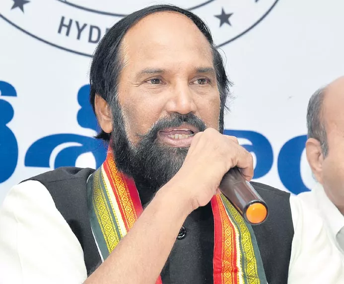 Uttam Kumar Reddy promises Rs 50,000 to 2BHK applicants as grant - Sakshi