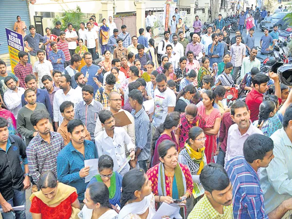 Chandrababu Cheated on six lakh unemployed people - Sakshi