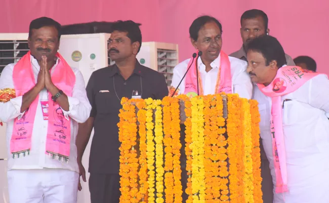 KCR Fires On Sonia Gandhi At Devarkadra Praja Ashirvada Sabha - Sakshi