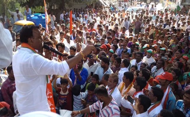 Komati Reddy Rajagopal Reddy Canvass In Chandur - Sakshi