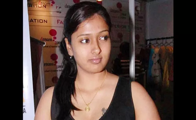 Actress Gayathri Caught Drunk ANd Drive In Tamil Nadu - Sakshi