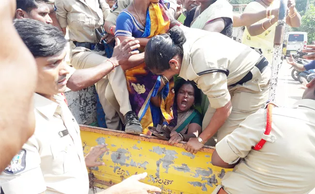 Police Attacks On Midday Meals Workers Visakhapatnam - Sakshi