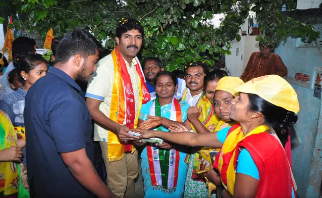 Actor Thottempudi Venu Canvass In Khammam Constituency - Sakshi