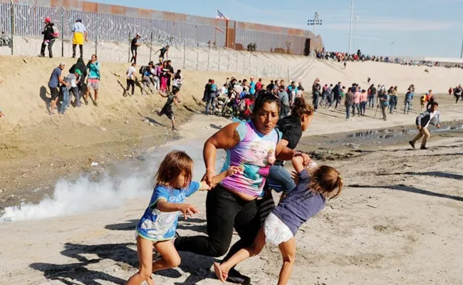 Migrants Tear Gassed At US Mexico Border - Sakshi