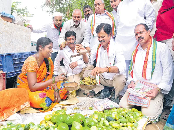 Ruling party and Mahakutami election campaigns in high - Sakshi