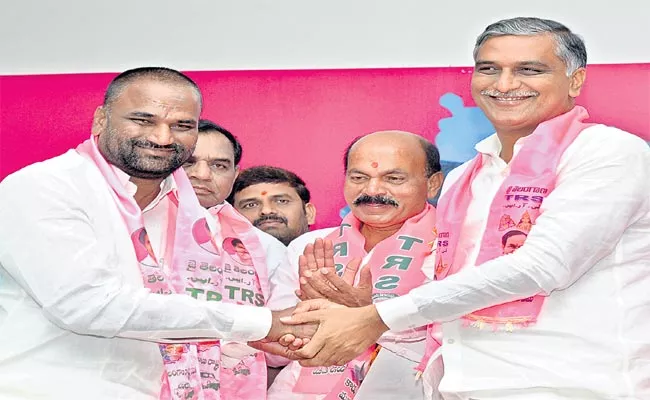 Kasala Buchi Reddy Join In TRS Sangareddy - Sakshi