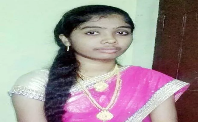 Young Girl Dies With Electric Shock Warangal - Sakshi