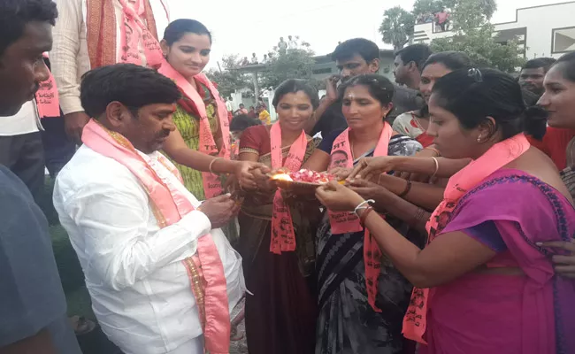 Minister Jagadishwar Reddy Canvass In Suryapeta - Sakshi