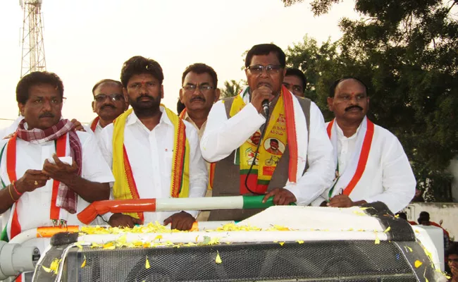 Jana Reddy Fires On KCR In Peddavur Canvass - Sakshi