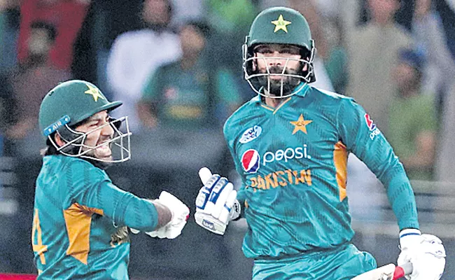 Pakistan vs New Zealand :2nd T20 Pakistan clinch 11th T20 series - Sakshi