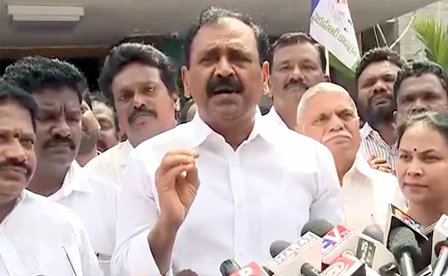 Bhumana Karunakar Reddy Protest For Scavengers Colony - Sakshi