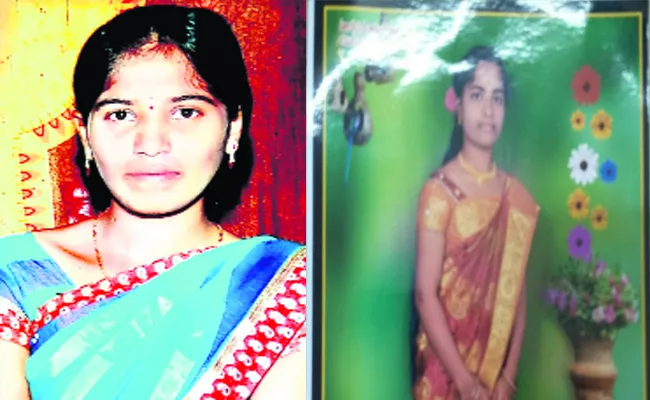 Two Women Missing Narsampet Warangal - Sakshi