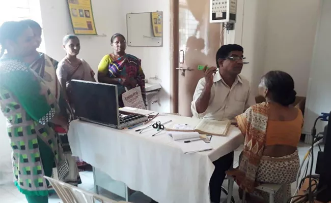 Eye Glasses Delayed In CM Medical Camps West Godavari - Sakshi