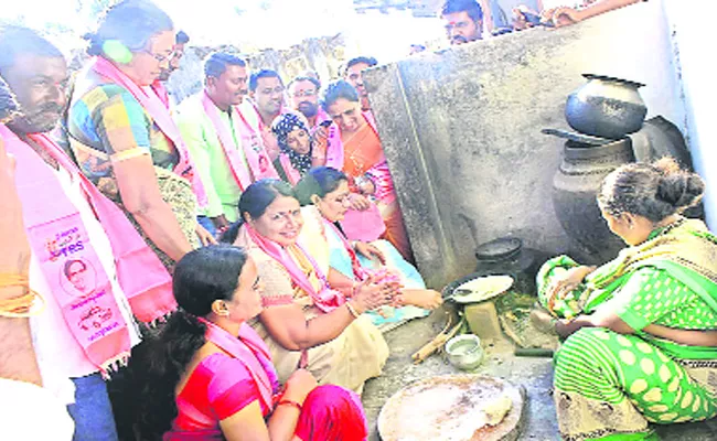 Former MLA Rajendar Reddy Wife  Election Campaign In Narayanpet - Sakshi