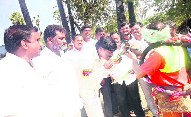 Different Election Campaigning, Warngal - Sakshi