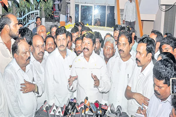 Police harassment to YSRCP leader Jogi Ramesh - Sakshi