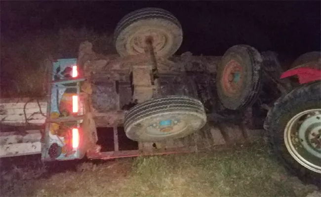 Tractor Roll Overed Mand Died In Srikakulam - Sakshi