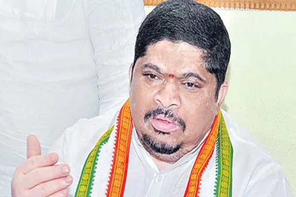 Ponnam prabhakar fires on trs - Sakshi