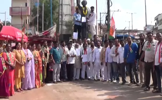 Congress Leaders Protest Over Malkajgiri Ticket Given To TJS - Sakshi