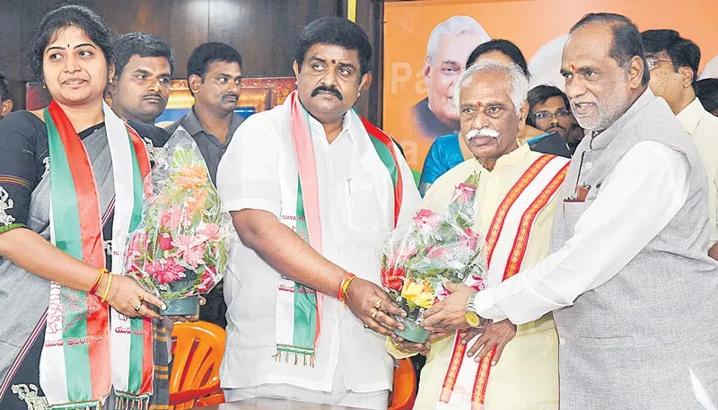 Yuva Telangana Party Alliance with BJP - Sakshi