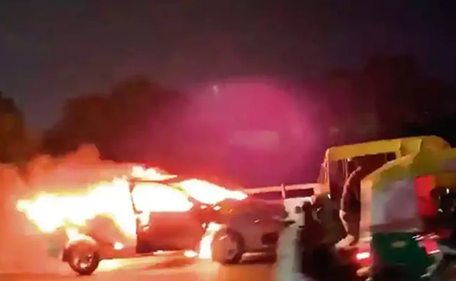 Man jumps Out of Burning Car on Gurugram Flyover - Sakshi