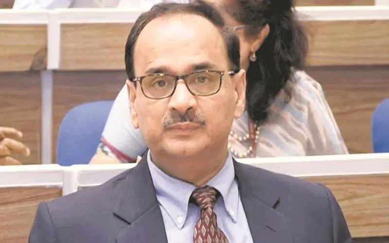 CBI chief Alok Verma meets vigilance commissioner - Sakshi