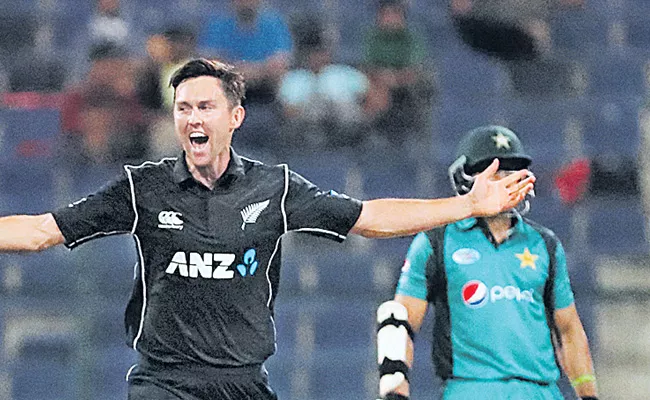 New Zealand win over Pakistan in first ODI - Sakshi