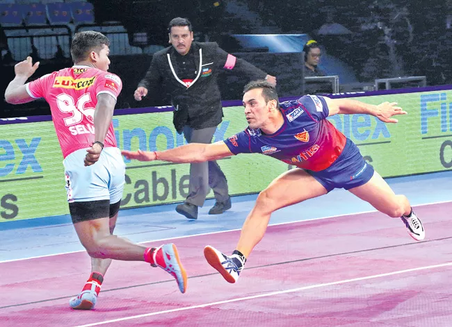 Dabang Delhi vs Jaipur Pink Panthers, Pro Kabaddi 2018 - Sakshi