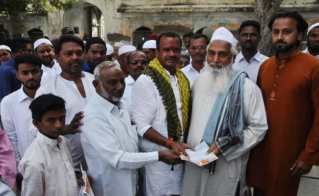 Komatireddy Venkatreddy Canvass In Nalgonda - Sakshi