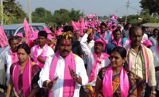 Choppadandi TRS MLA candidate Slams On Grand Alliance - Sakshi