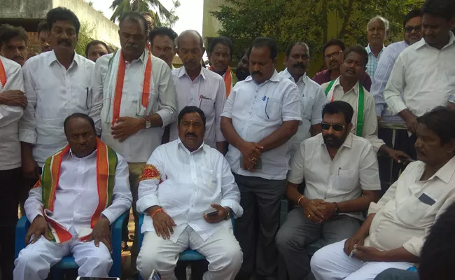 Sandra Venkata Veeraiah Fires On KCR In Sattupally - Sakshi