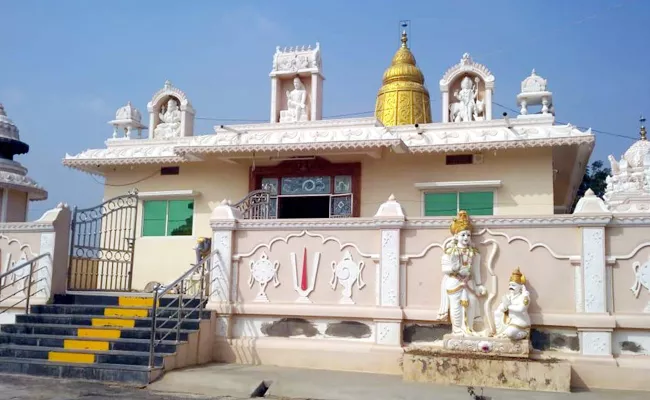 Robbery in Shiridi Saibaba Temple - Sakshi