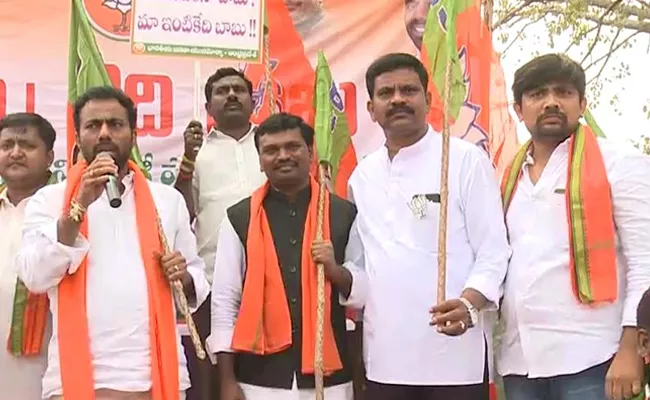 BJP Yuva Morcha Leader Ramesh Naidu Slams Chandrababu - Sakshi