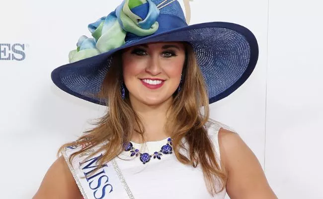 Former Miss Kentucky Charged With Sending Nude Photos of Herself to 15 yea Old Student - Sakshi